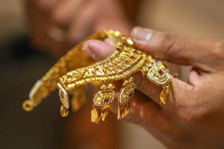 European woman fined Dh5,000 for gold necklace theft in Dubai